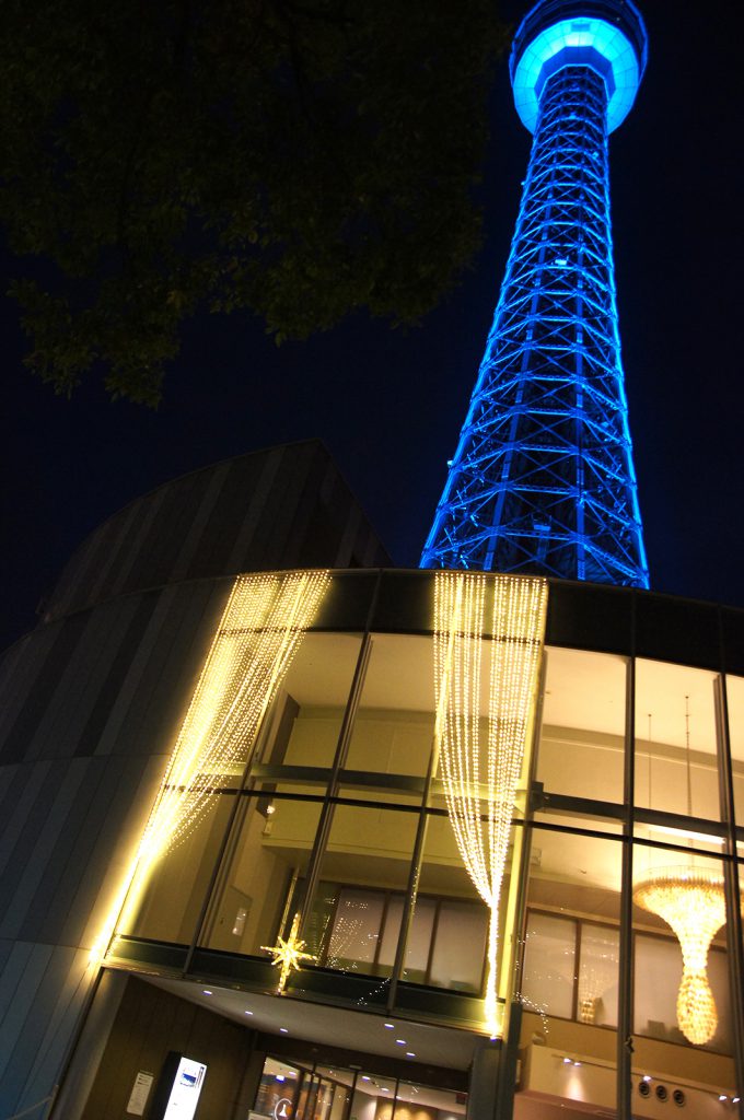 横浜マリンタワーのウインターイルミネーション